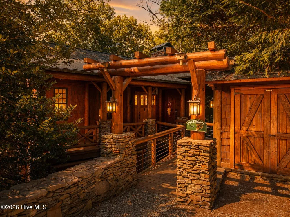 4 Lakeside Trail Robbinsville, NC 28771