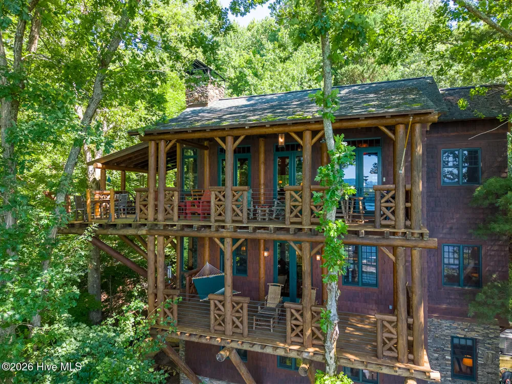 4 Lakeside Trail Robbinsville, NC 28771