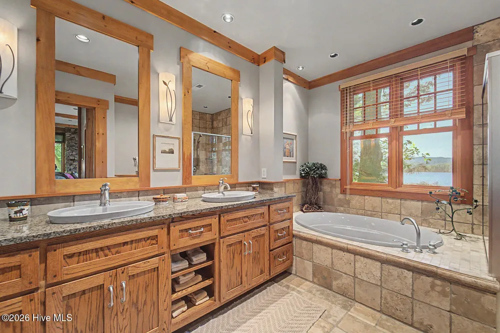 4 Lakeside Trail Robbinsville, NC 28771