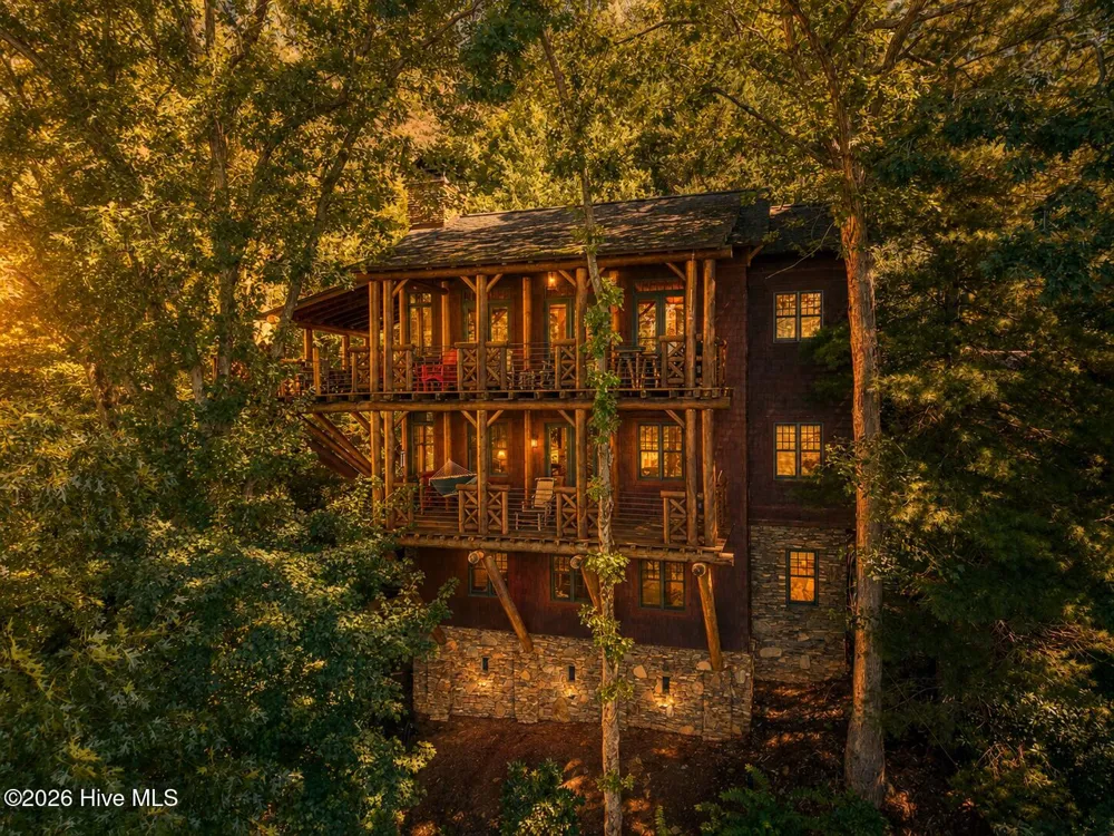 4 Lakeside Trail Robbinsville, NC 28771