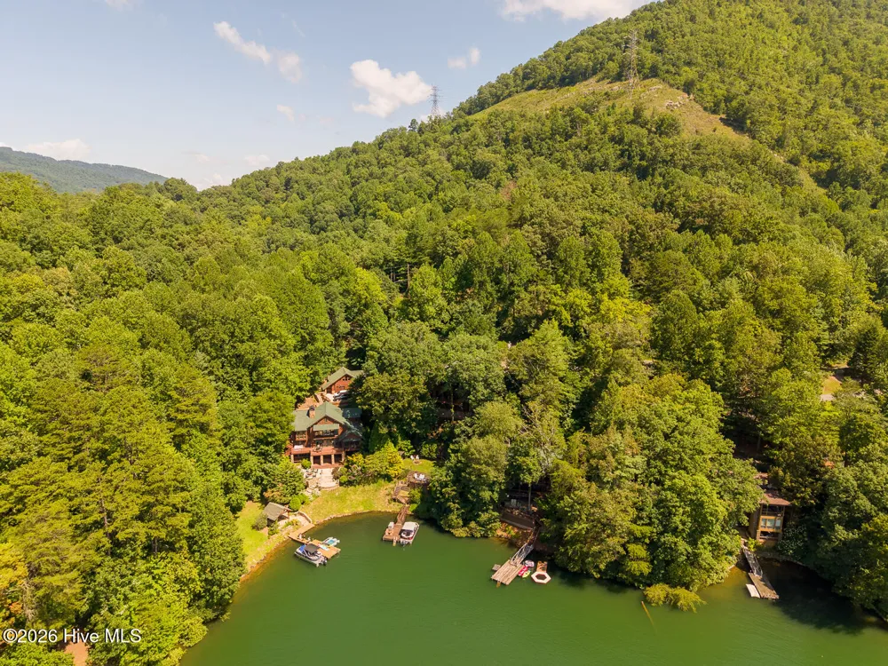 4 Lakeside Trail Robbinsville, NC 28771