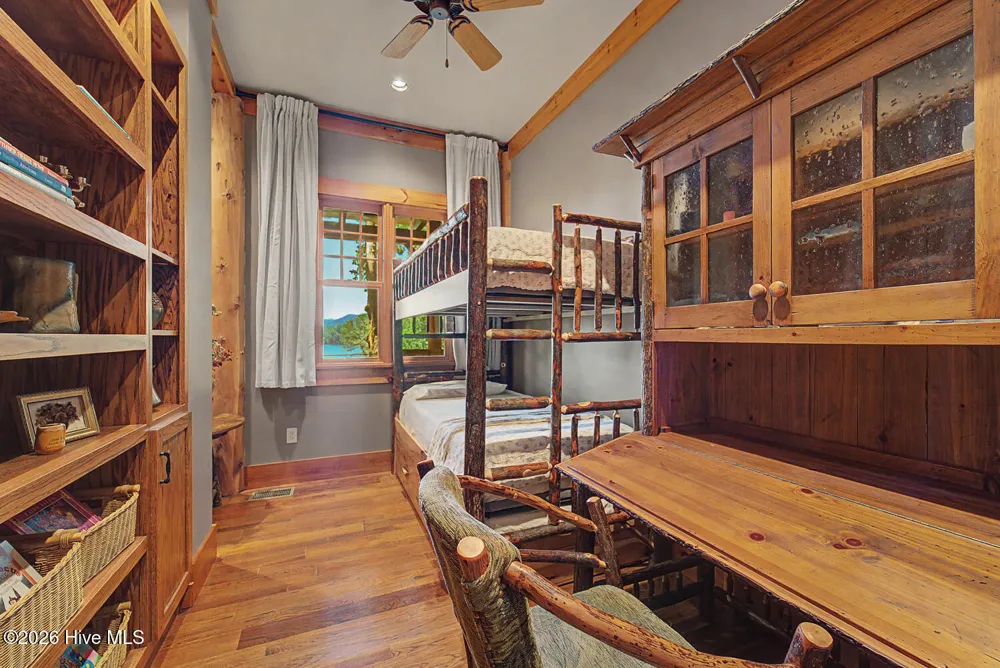 4 Lakeside Trail Robbinsville, NC 28771