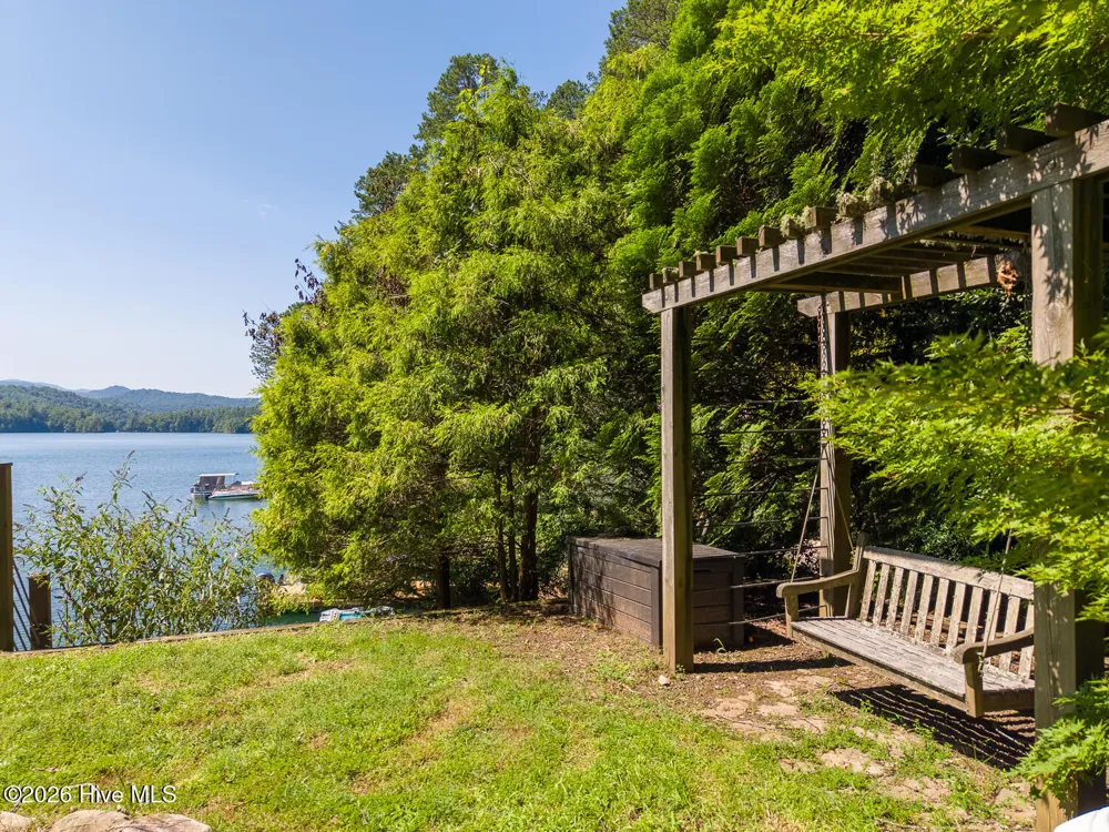 4 Lakeside Trail Robbinsville, NC 28771