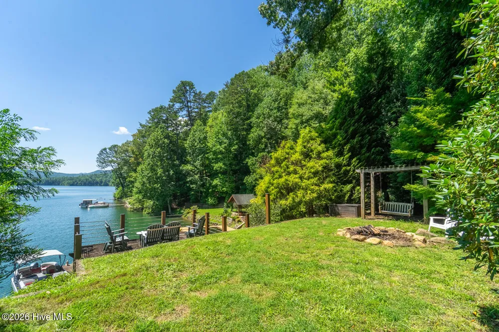 4 Lakeside Trail Robbinsville, NC 28771