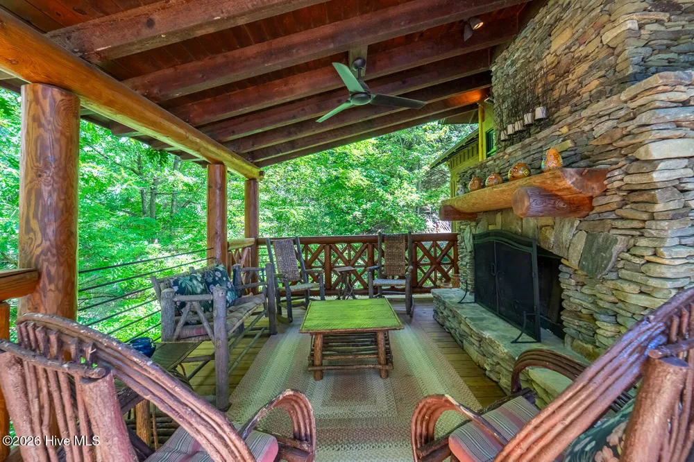 4 Lakeside Trail Robbinsville, NC 28771
