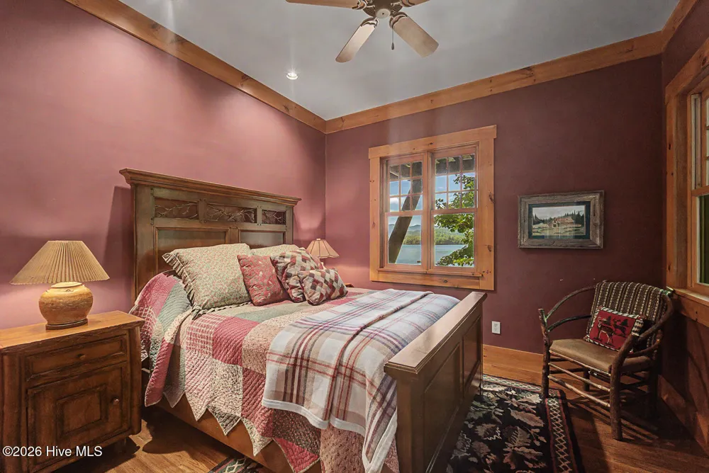 4 Lakeside Trail Robbinsville, NC 28771