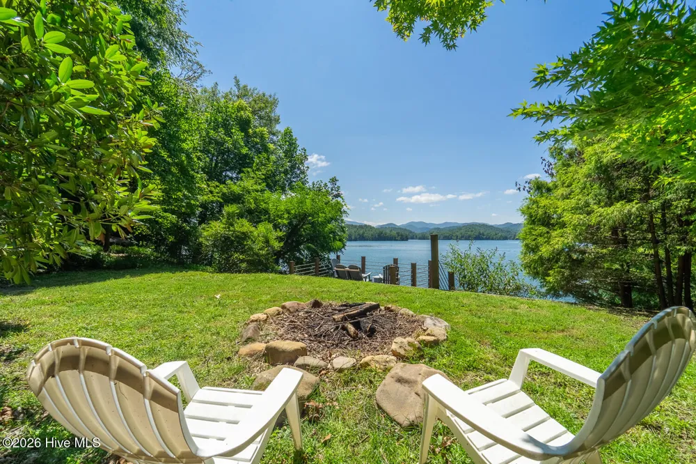4 Lakeside Trail Robbinsville, NC 28771