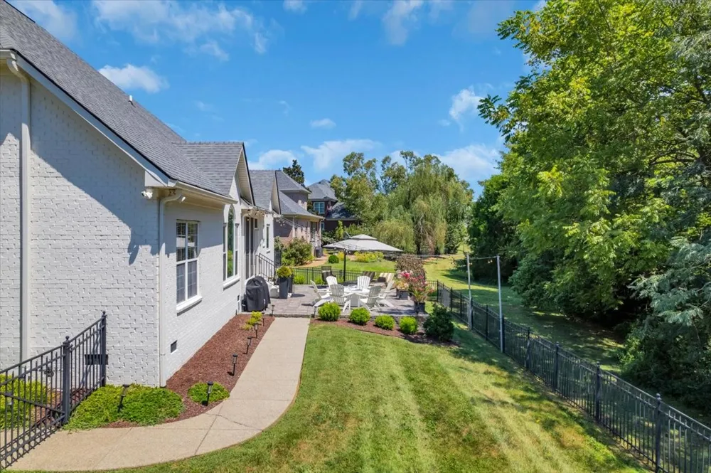 362 Shadow Creek Dr Brentwood, TN 37027