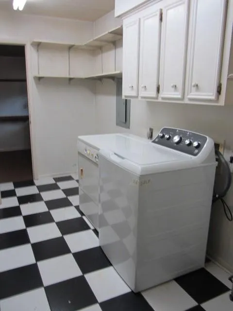 111 Elmwood Street Huntsville, TX 77320
