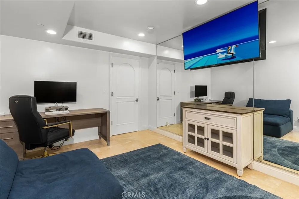 6519 E Seaside Walk #21 Long Beach, CA 90803