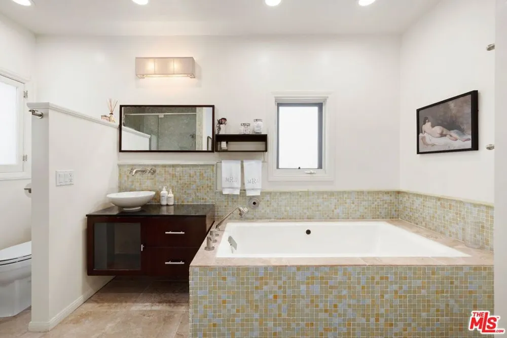 200 S McCarty Drive Beverly Hills, CA 90212