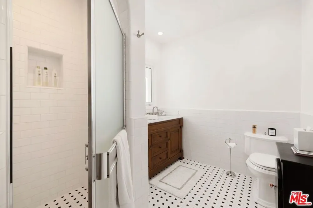 200 S McCarty Drive Beverly Hills, CA 90212