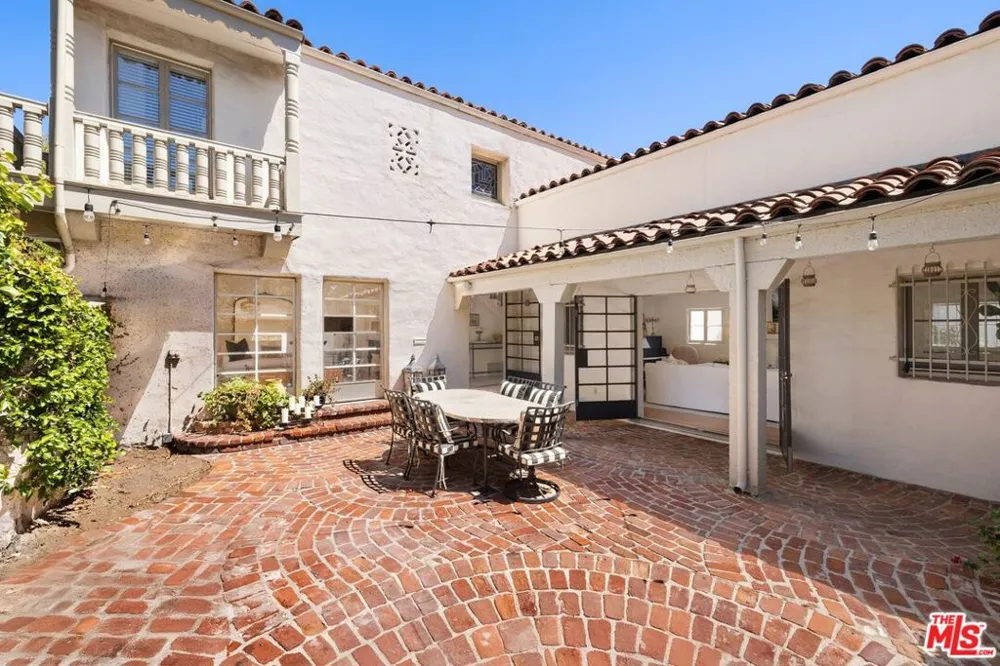 200 S McCarty Drive Beverly Hills, CA 90212