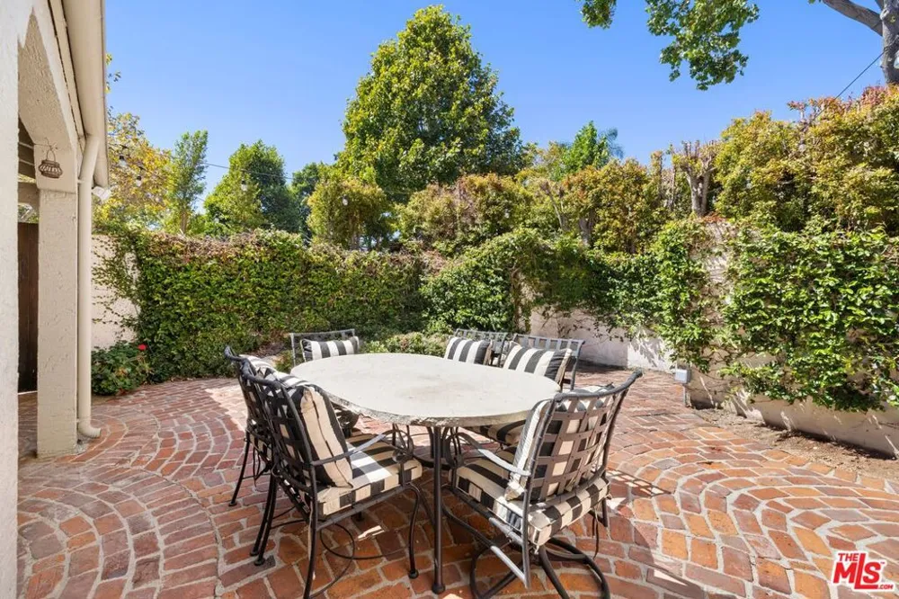 200 S McCarty Drive Beverly Hills, CA 90212