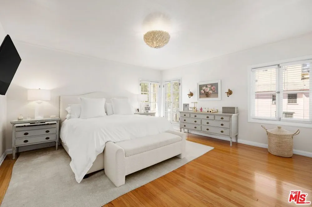 200 S McCarty Drive Beverly Hills, CA 90212