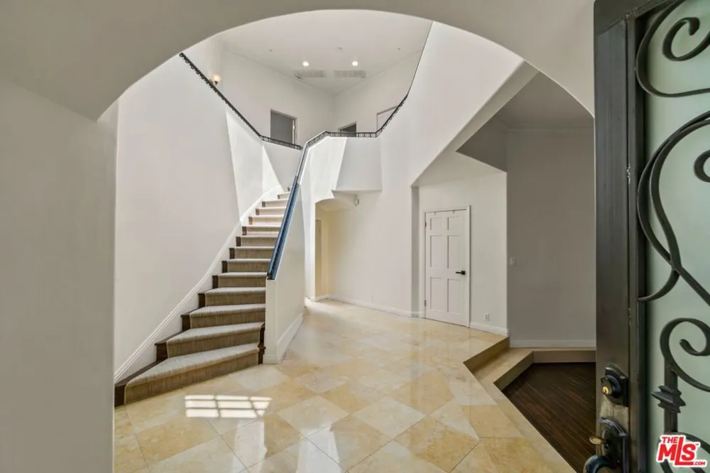 236 S La Peer Drive Beverly Hills, CA 90211