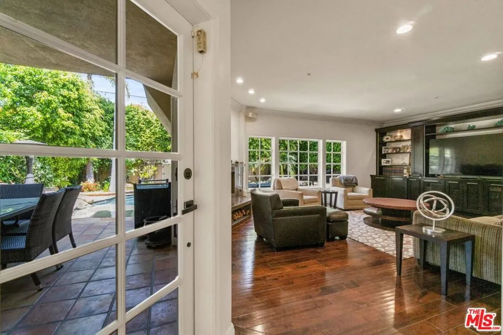 236 S La Peer Drive Beverly Hills, CA 90211
