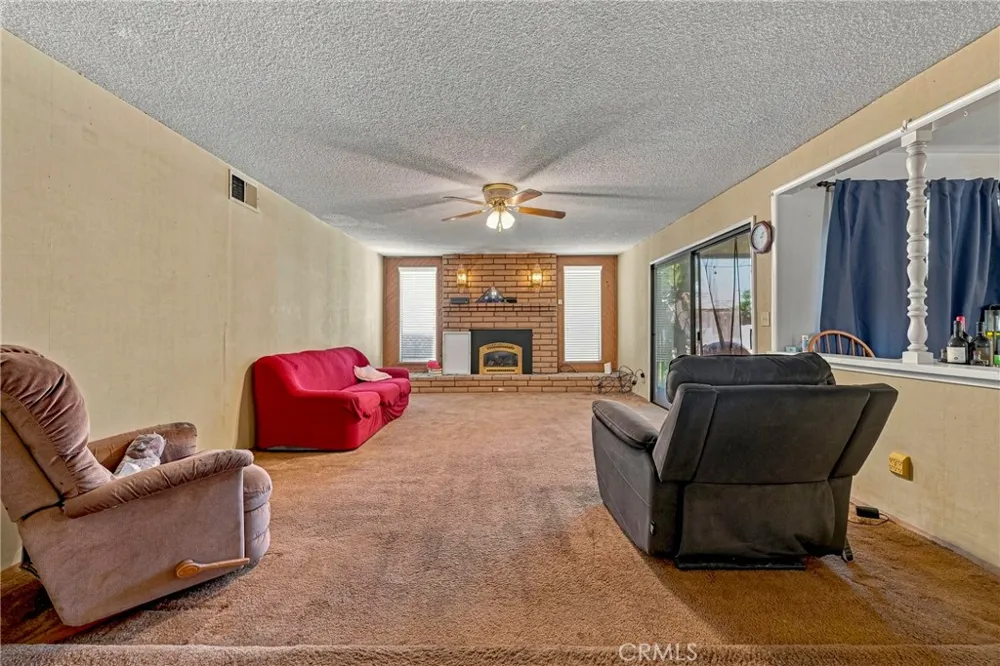 587 W Donna Drive Merced, CA 95348