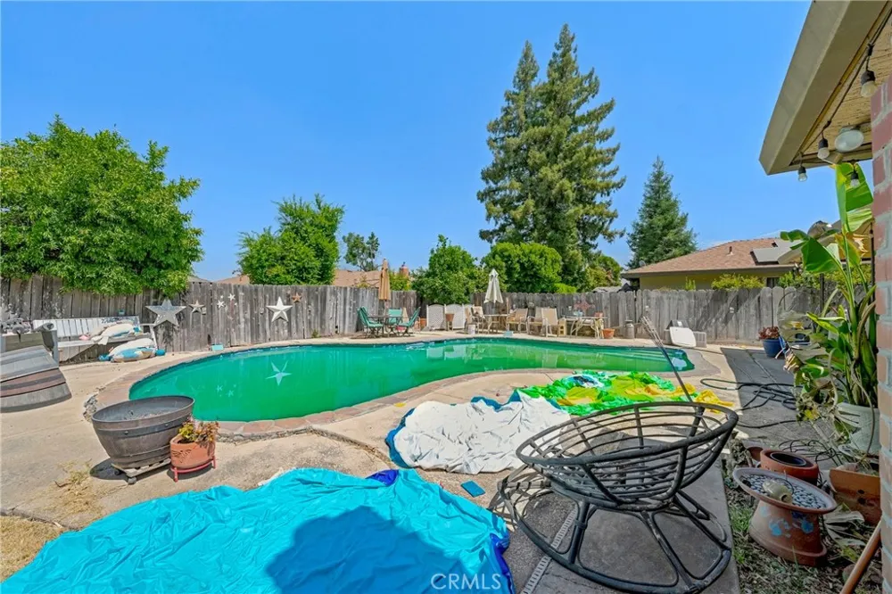 587 W Donna Drive Merced, CA 95348