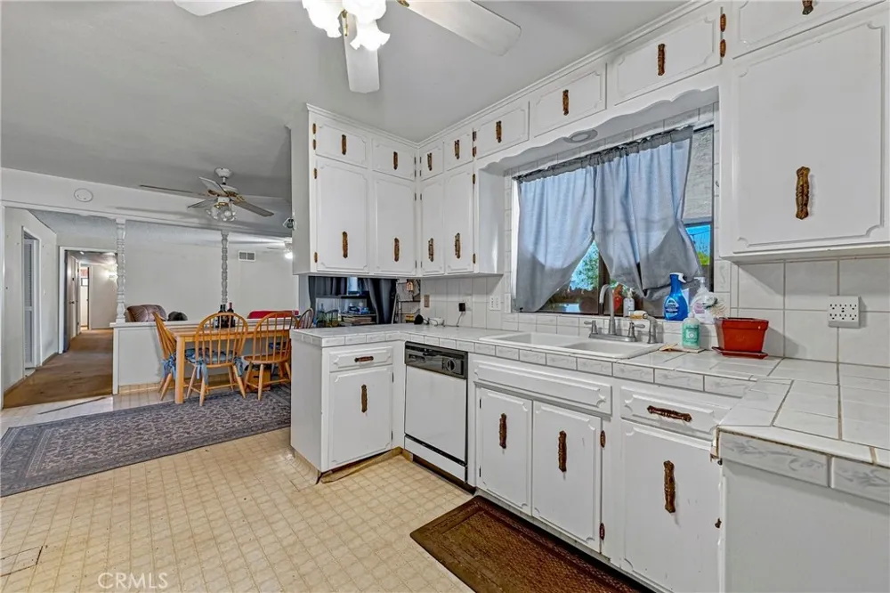 587 W Donna Drive Merced, CA 95348