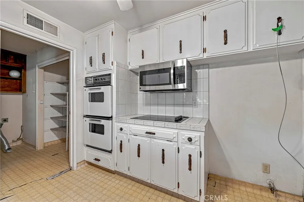 587 W Donna Drive Merced, CA 95348