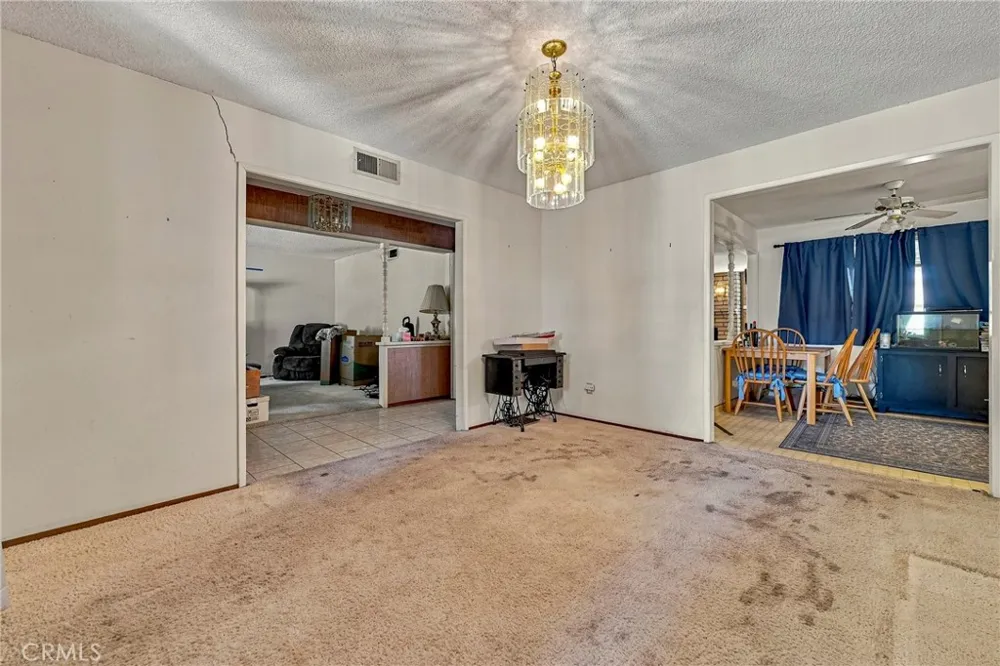 587 W Donna Drive Merced, CA 95348