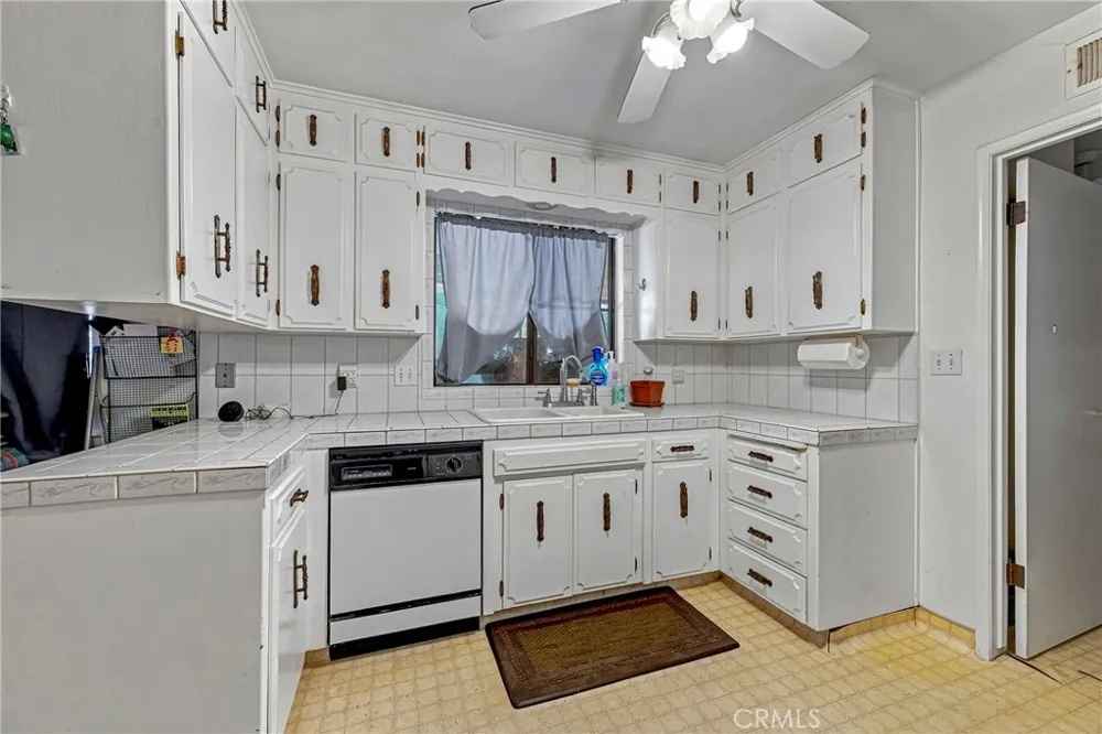 587 W Donna Drive Merced, CA 95348