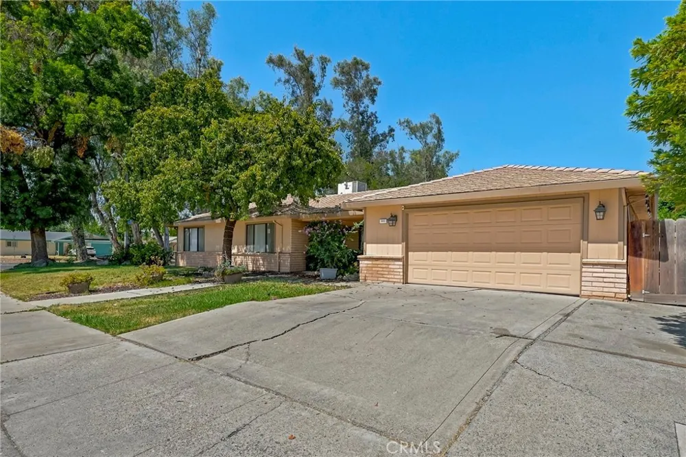 587 W Donna Drive Merced, CA 95348