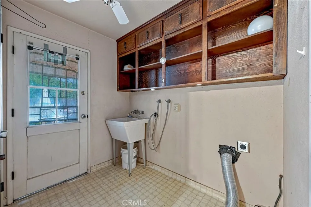 587 W Donna Drive Merced, CA 95348