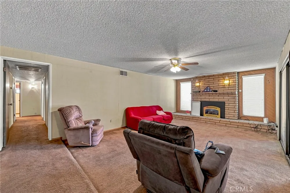 587 W Donna Drive Merced, CA 95348