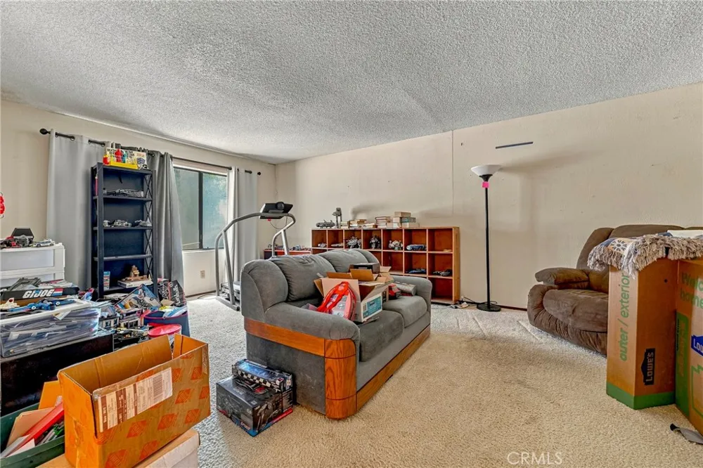 587 W Donna Drive Merced, CA 95348