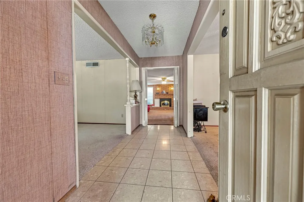 587 W Donna Drive Merced, CA 95348