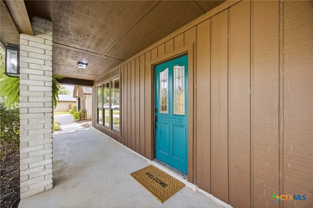 221 Montwood Seguin, TX 78155