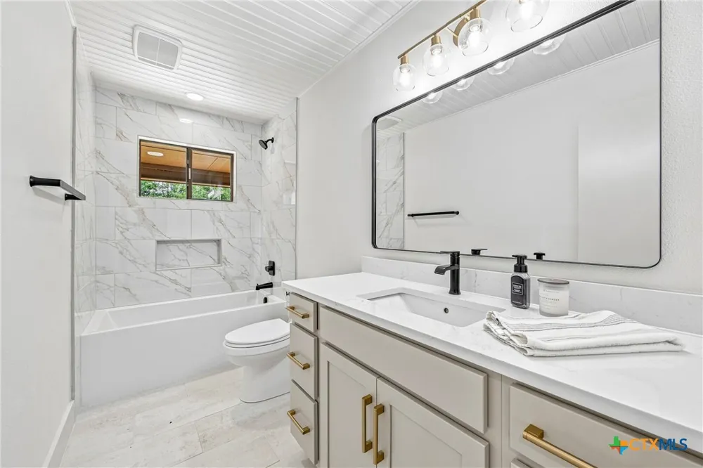 221 Montwood Seguin, TX 78155