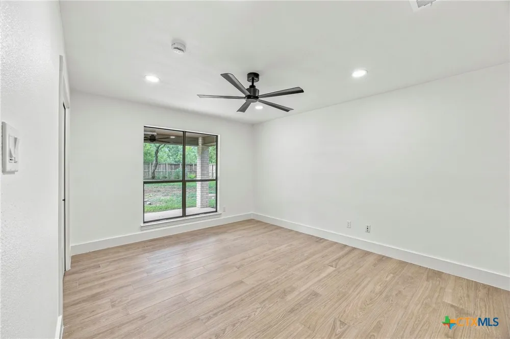 221 Montwood Seguin, TX 78155