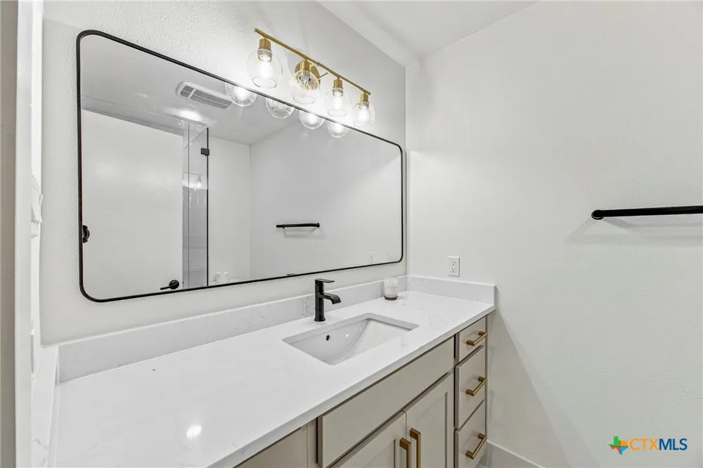 221 Montwood Seguin, TX 78155