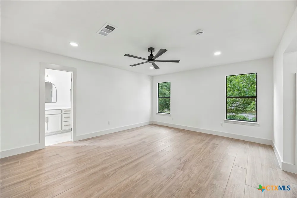 221 Montwood Seguin, TX 78155