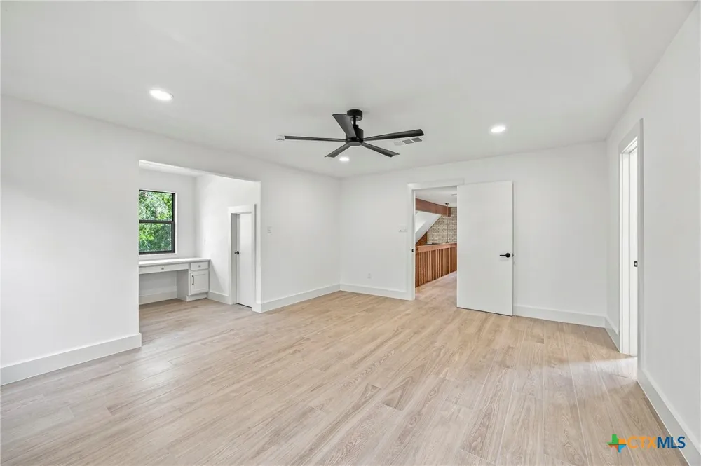 221 Montwood Seguin, TX 78155