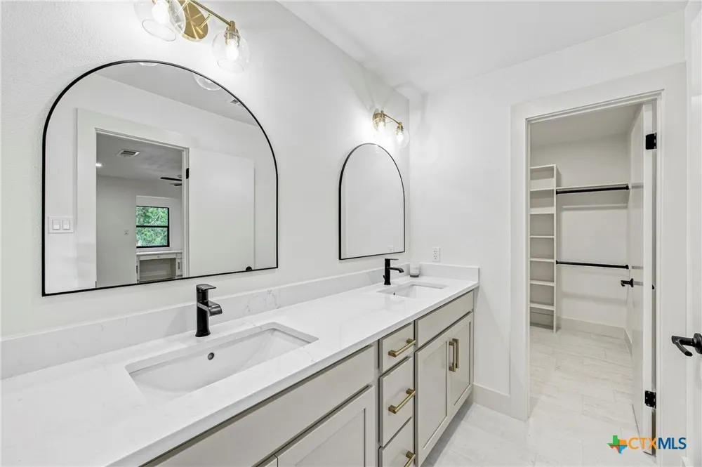 221 Montwood Seguin, TX 78155