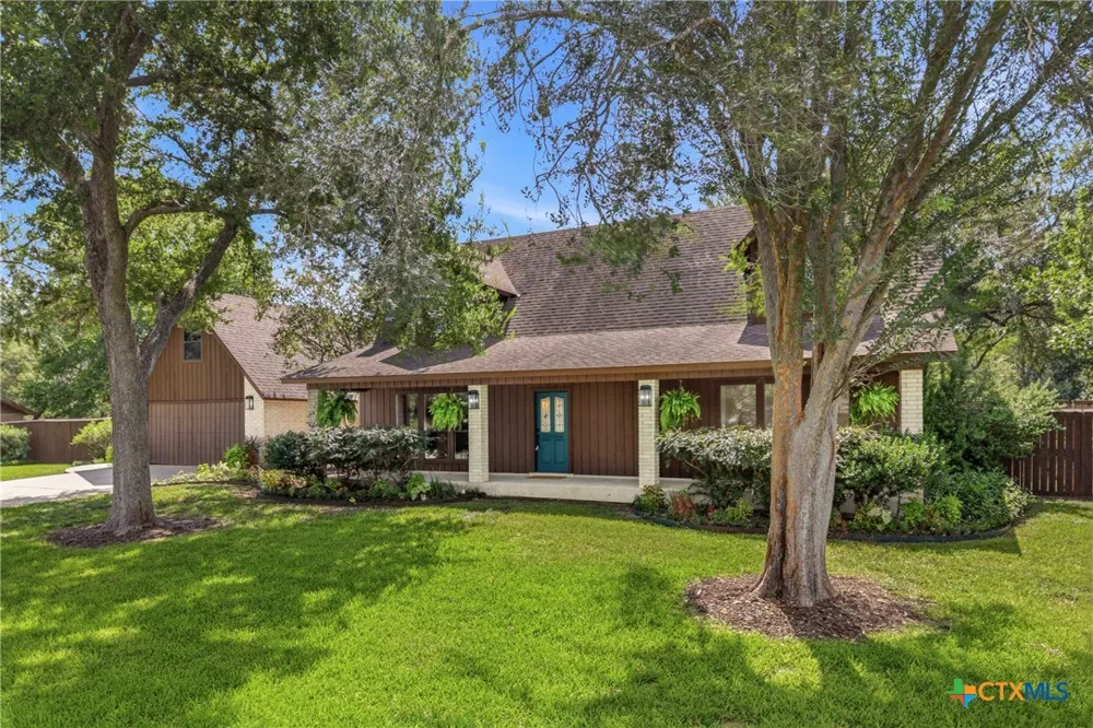 221 Montwood Seguin, TX 78155