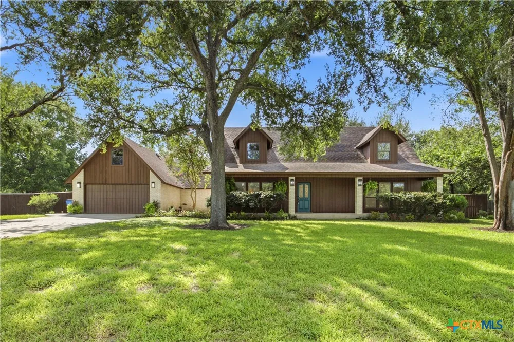 221 Montwood Seguin, TX 78155
