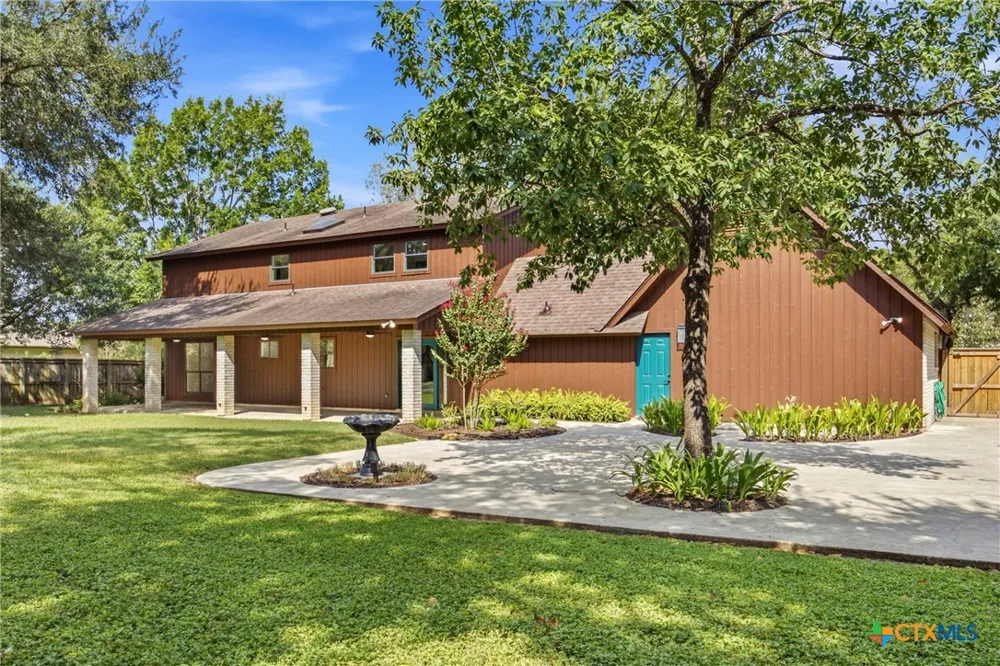 221 Montwood Seguin, TX 78155