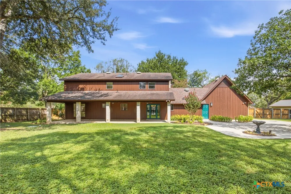 221 Montwood Seguin, TX 78155