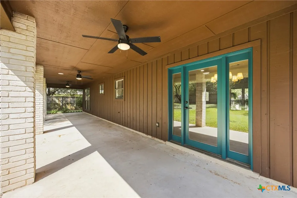 221 Montwood Seguin, TX 78155
