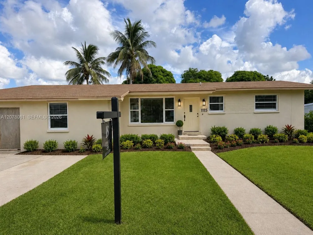 1115 W 51st Pl Hialeah, FL 33012