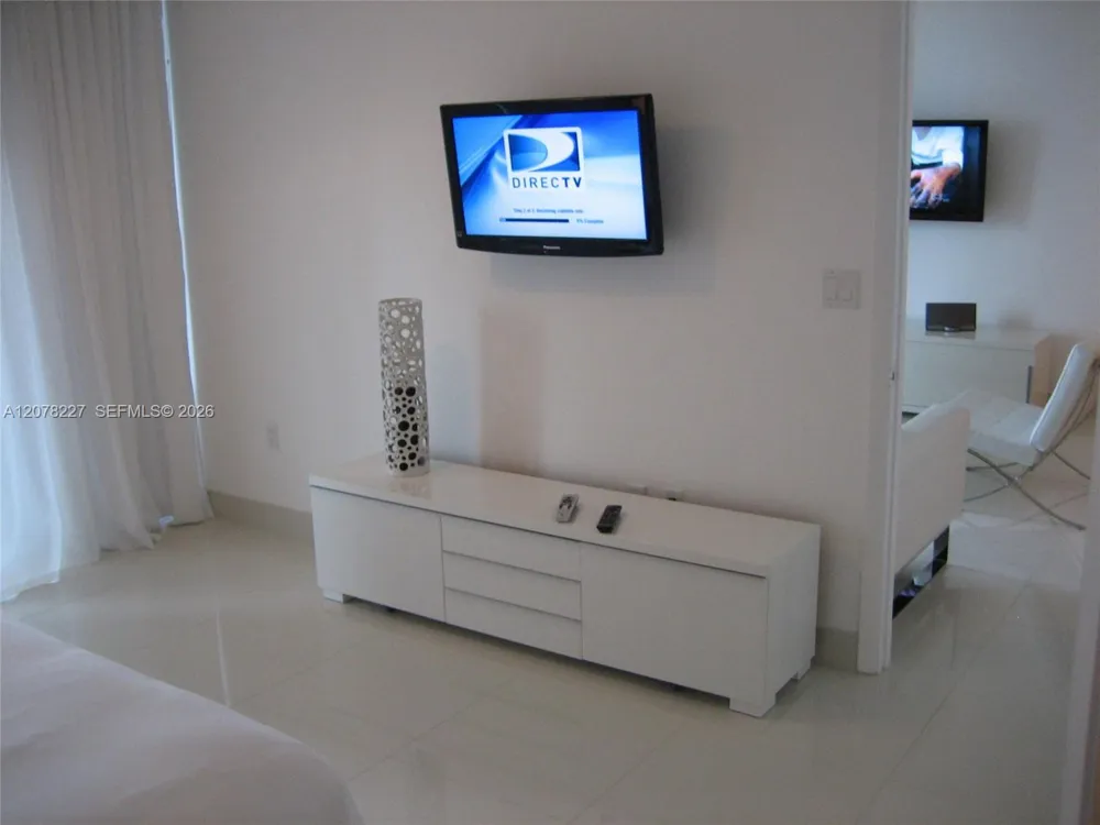 485 Brickell Ave #1811 Miami, FL 33131
