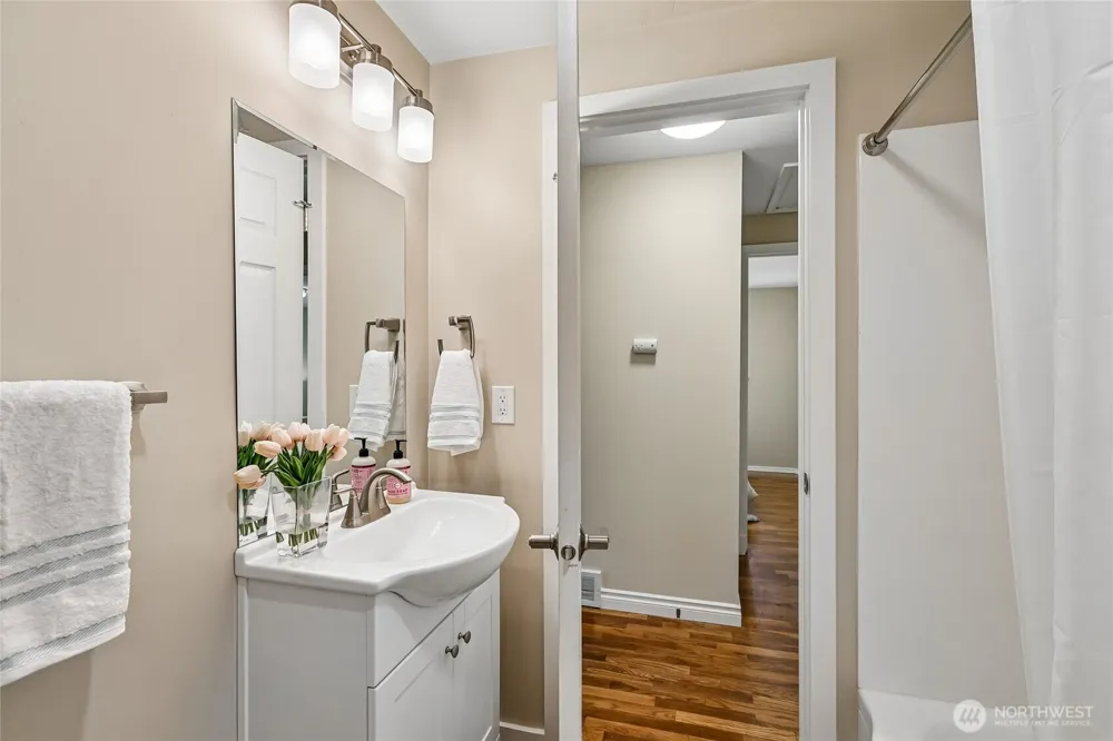 1853 200th Street Shoreline, WA 98133