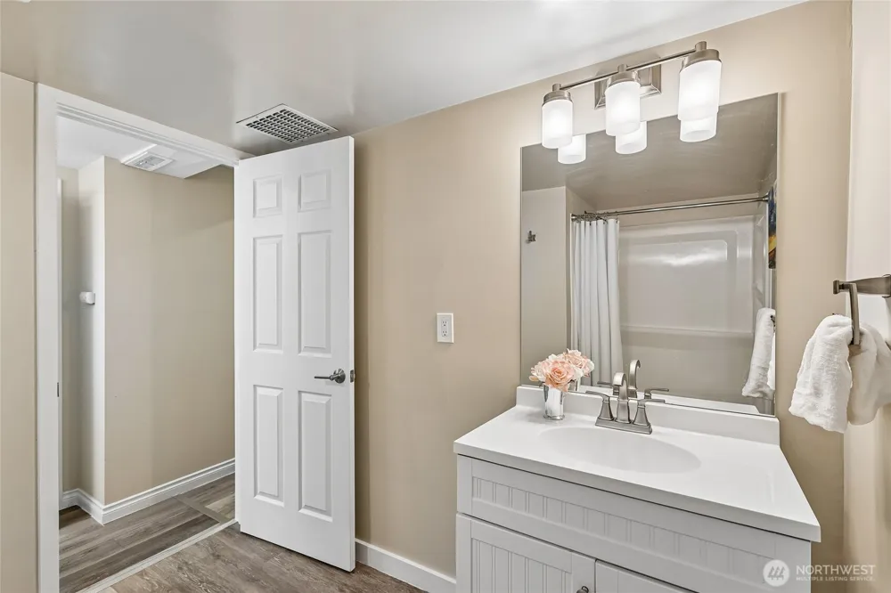 1853 200th Street Shoreline, WA 98133