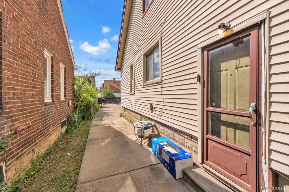 6633 Ternes Street Dearborn City, MI 48126