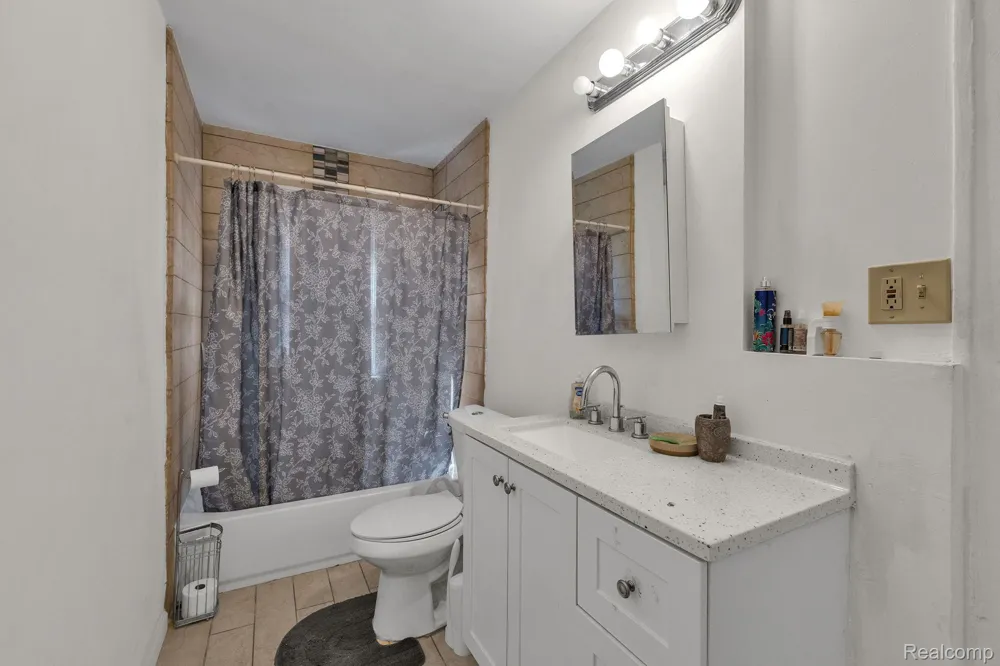 6633 Ternes Street Dearborn City, MI 48126